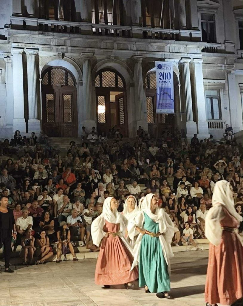 Ο Σύλλογος Αρκάδων Πάτρας στο Φεστιβάλ Παραδοσιακών Χορών στη Σύρο