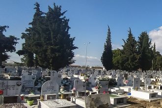 Χαλκίδα: Αιματηρό επεισόδιο σε νεκροταφείο - Πιάστηκαν στα χέρια και του άνοιξε το κεφάλι με φτυάρι