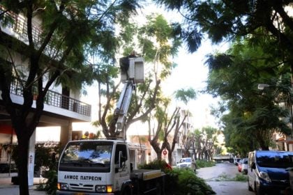 Πάτρα: Ξεκινά το κλάδεμα των δένδρων στην Κωνσταντινουπόλεως