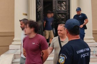 Ο Φοίβος Δεληβοριάς στηρίζει τους δύο προφυλακισμένους για τον εμπρησμό στο Γηροκομειό