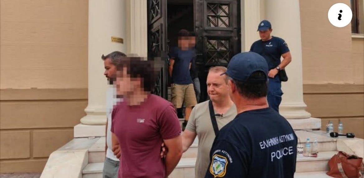 Ο Φοίβος Δεληβοριάς στηρίζει τους δύο προφυλακισμένους για τον εμπρησμό στο Γηροκομειό