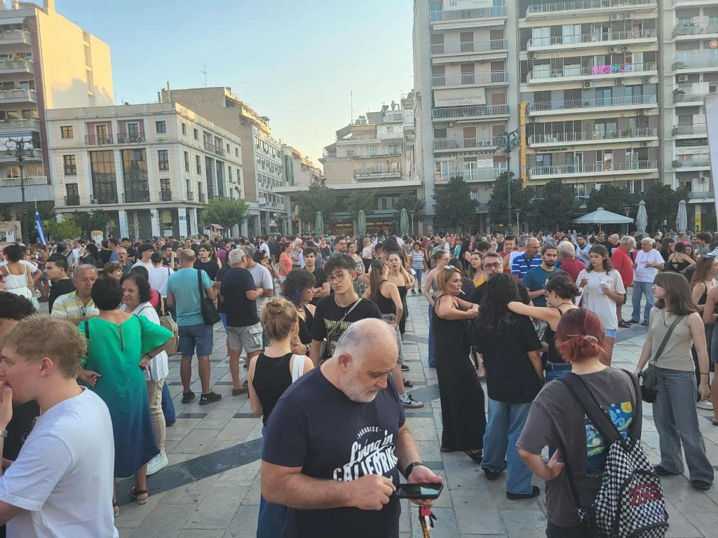 Τέμπη: Μεγάλη συγκέντρωση στην πλατεία Γεωργίου στο κέντρο της Πάτρας - Ακολούθησε πορεία - ΦΩΤΟΓΡΑΦΙΕΣ