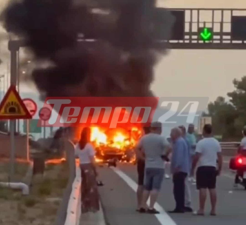 Τραγωδία στην Αχαΐα: Σφοδρή σύγκρουση οχημάτων στο ύψος της Παναγοπούλας - Το ένα πήρε φωτιά, απανθρακώθηκε ο οδηγός, άλλοι δύο τραυματίστηκαν, πού έχει διακοπεί η κυκλοφορία (ΦΩΤΟ - ΒΙΝΤΕΟ)