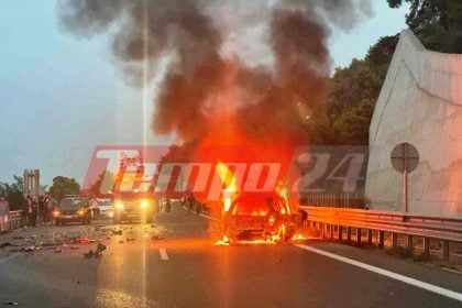ΕΚΤΑΚΤΟ - Αχαΐα: Σφοδρή σύγκρουση οχημάτων στο ύψος της Παναγοπούλας - Το ένα πήρε φωτιά, απανθρακώθηκε ο οδηγός, άλλοι δύο τραυματίστηκαν (ΦΩΤΟ - ΒΙΝΤΕΟ)