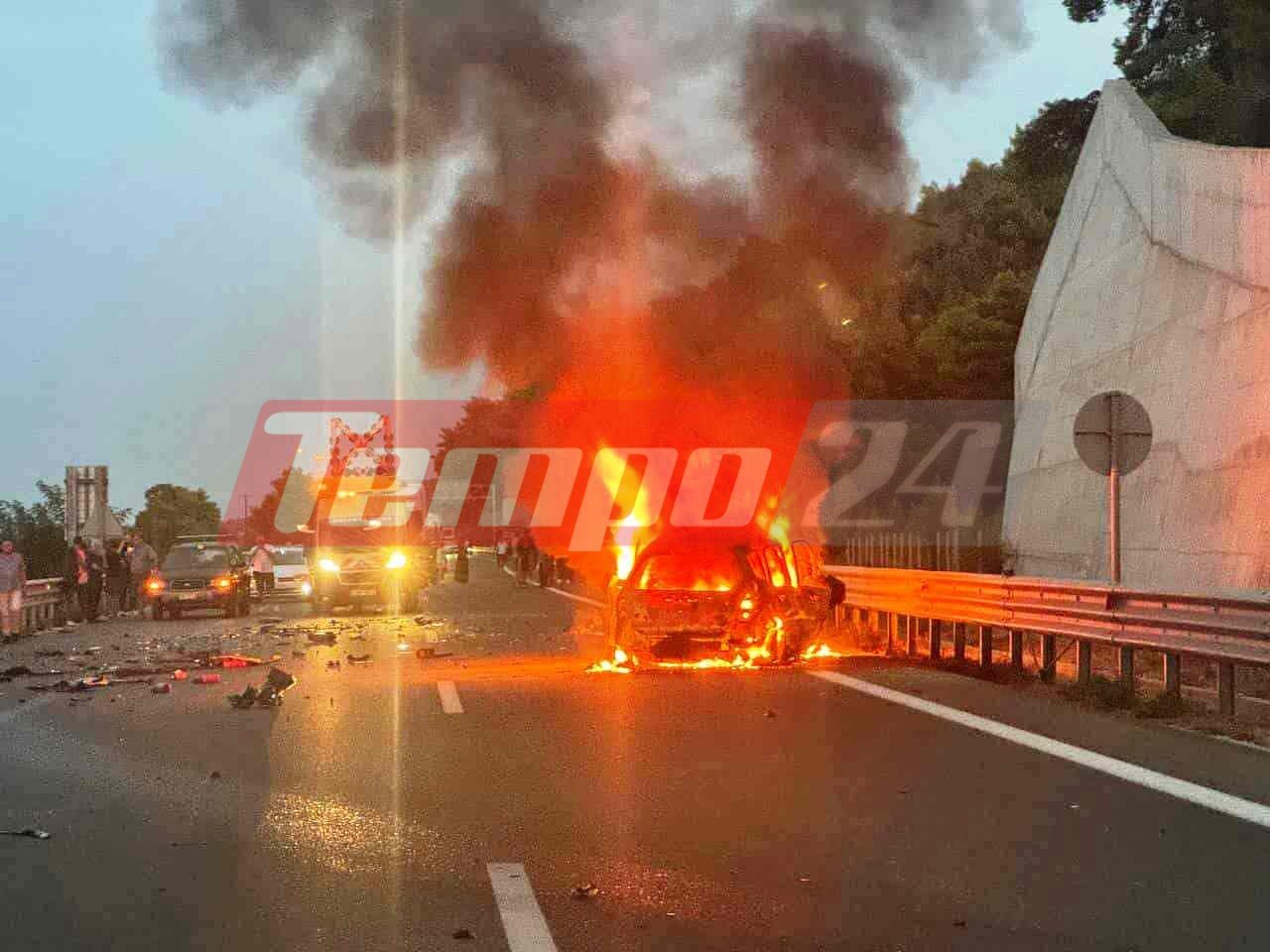 Τραγωδία στην Αχαΐα: Σφοδρή σύγκρουση οχημάτων στο ύψος της Παναγοπούλας - Το ένα πήρε φωτιά, απανθρακώθηκε ο οδηγός, άλλοι δύο τραυματίστηκαν, πού έχει διακοπεί η κυκλοφορία (ΦΩΤΟ - ΒΙΝΤΕΟ)