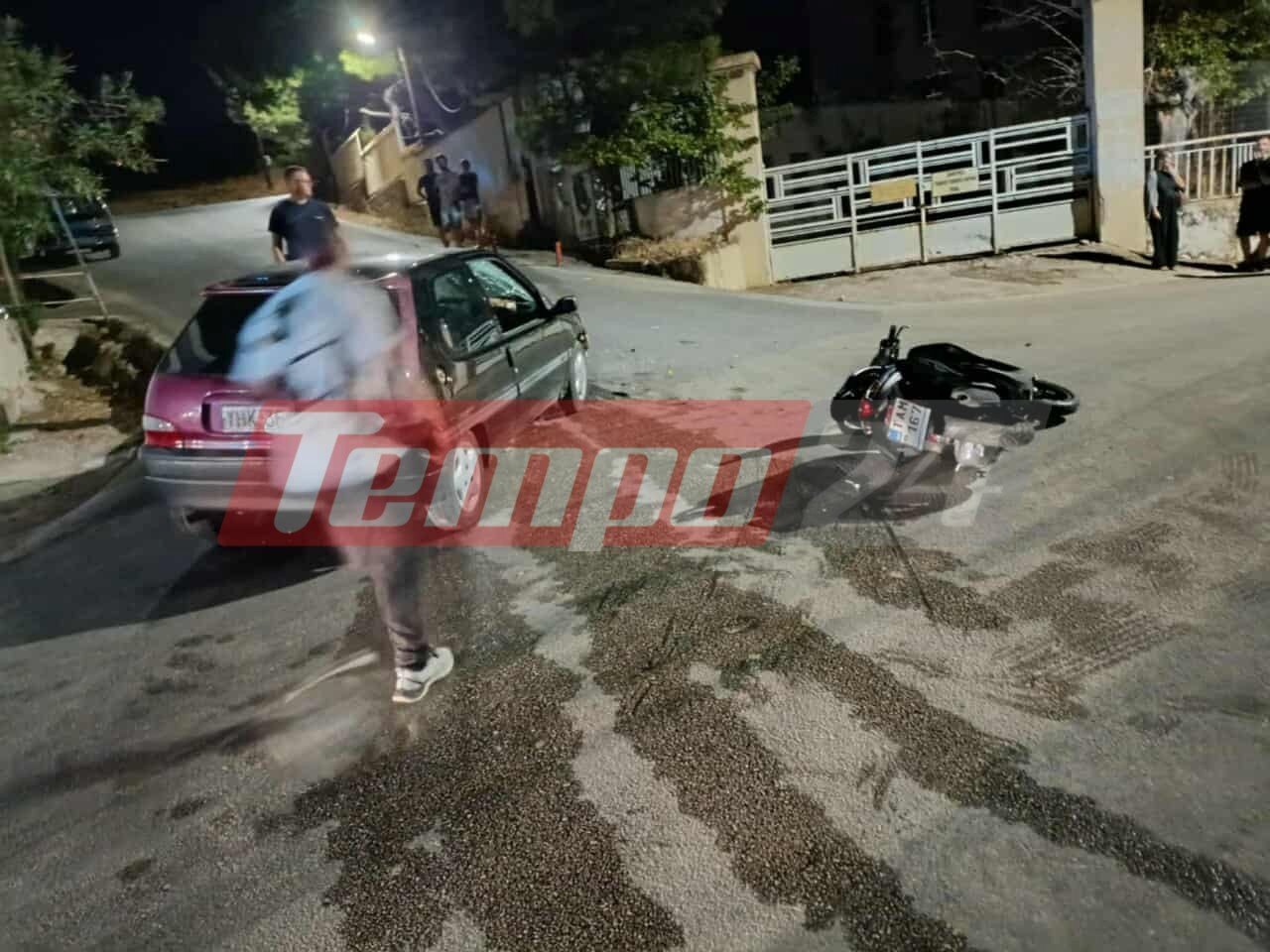 Πάτρα: Σφοδρή σύγκρουση ΙΧ με δίκυκλο - Στο νοσοκομείο ένα άτομο