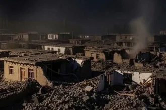 Απόλυτη καταστροφή στο Αφγανιστάν με πάνω από 800 νεκρούς και ισοπεδωμένα χωριά μετά τον ισχυρό σεισμό