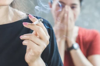 Φίλτρα τσιγάρων: Δύο ερευνητές προειδοποιούν για τους κινδύνους που κρύβουν για υγεία και περιβάλλον