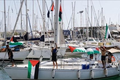 Επέστρεψε στη Βαρκελώνη λόγω καιρικών συνθηκών ο στολίσκος Global Sumud Flotilla