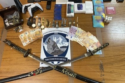 Εξαρθρώθηκε σπείρα που διέπραττε κλοπές και απάτες σε οικίες ηλικιωμένων