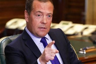 Μόσχα: Ο Μεντβέντεφ προειδοποιεί την Ευρώπη για τον κίνδυνο ενός πυρηνικού πολέμου
