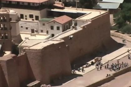 Παρέμβαση του Αρχιεπισκόπου Κύπρου στη διαμάχη στη Μονή Σινά