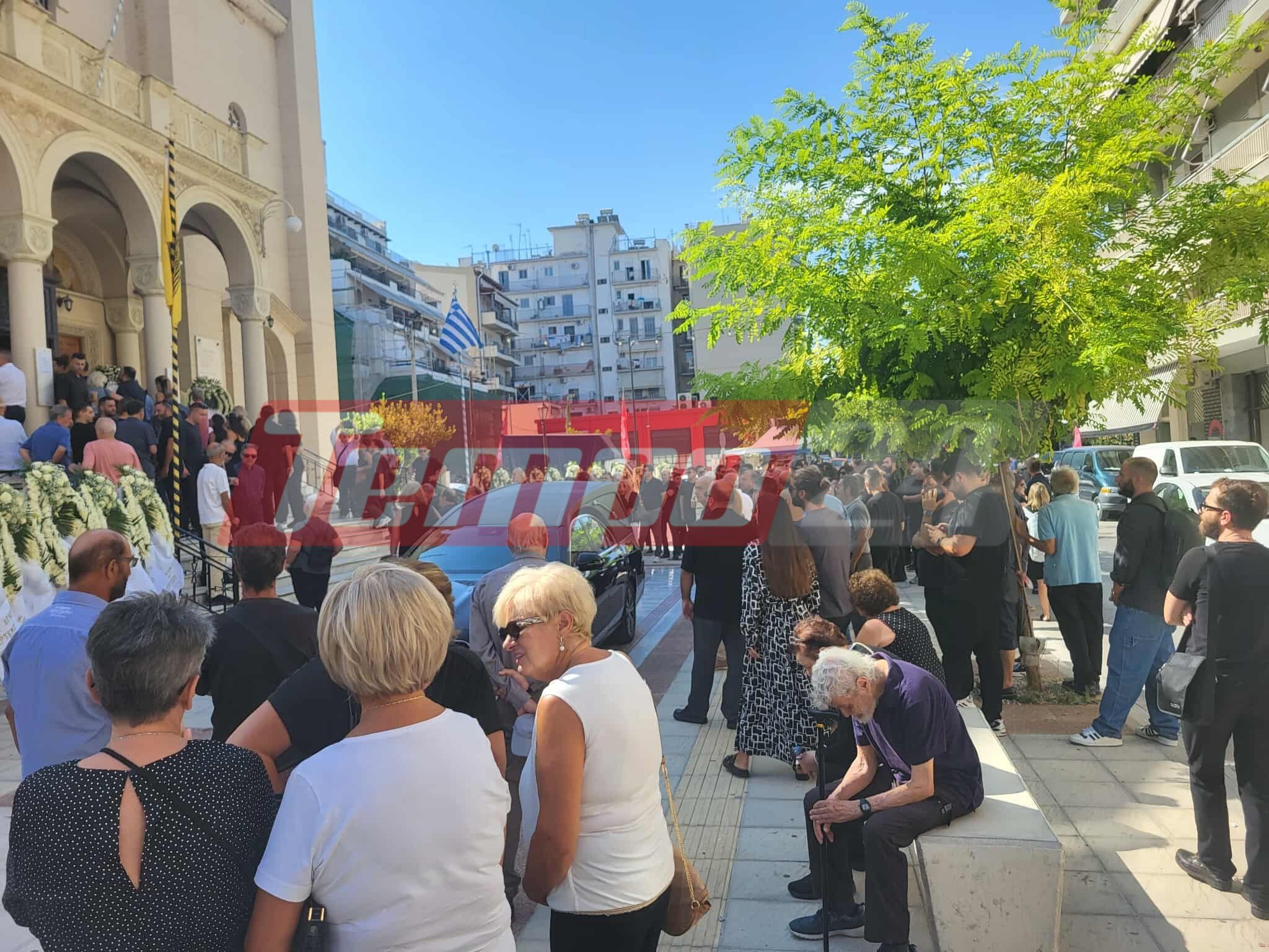 Πάτρα: Το τελευταίο αντίο στον Δημήτρη Λιόπετα-Θρήνος και πλήθος κόσμου στον Ιερό Ναό του Αγίου Διονυσίου-ΦΩΤΟ
