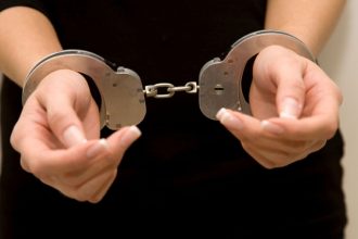 Συνελήφθη γυναίκα που δηλώνει μητέρα του βρέφους το οποίο εντοπίστηκε σε καρότσι σούπερ μάρκετ κοντά στην Ακρόπολη