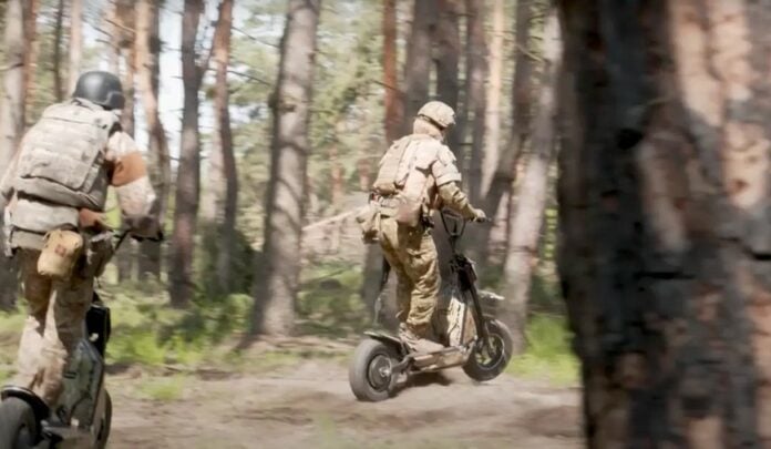 Και ηλεκτρικά πατίνια στον πόλεμο της Ουκρανίας - Πώς τα αξιοποιούν οι δυνάμεις του Κιέβου