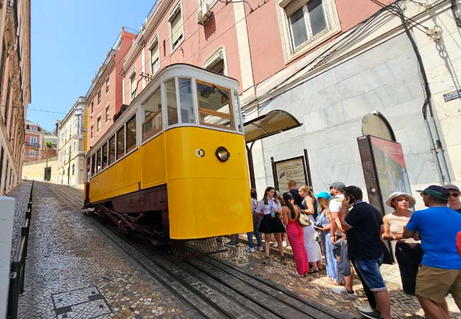 Έτσι λειτουργεί το διάσημο τελεφερίκ της Λισαβόνας που εκτροχιάστηκε και προκάλεσε πολύνεκρη τραγωδία