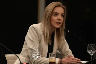 ΟΠΕΚΕΠΕ: Δεσμεύτηκαν Ferrari, Porsche, 30 αυτοκίνητα και 11 ακίνητα της Πόπης Σεμερτζίδου και συγγενών της από την Αρχή για το ξέπλυμα μαύρου χρήματος