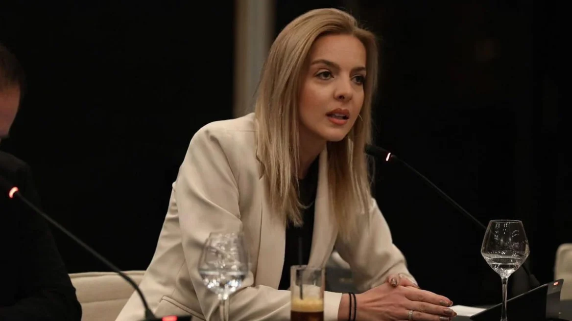 ΟΠΕΚΕΠΕ: Δεσμεύτηκαν Ferrari, Porsche, 30 αυτοκίνητα και 11 ακίνητα της Πόπης Σεμερτζίδου και συγγενών της από την Αρχή για το ξέπλυμα μαύρου χρήματος