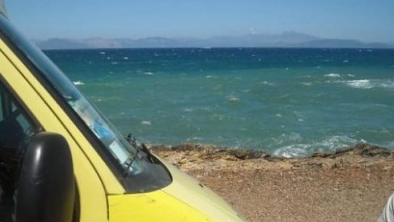 56χρονος τουρίστας ανασύρθηκε νεκρός από τη θάλασσα
