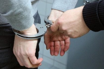 Συνελήφθησαν δύο άτομα για απόπειρα ληστείας σε βάρος αλλοδαπού καιπαράνομη είσοδο σε στρατιωτική εγκατάσταση