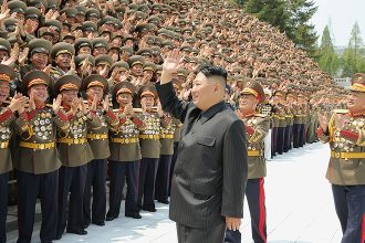 Ο πρόεδρος της Βόρειας Κορέας Κιμ Γιονγκ Ουν μεταβαίνει στην Κίνα για στρατιωτική παρέλαση