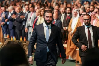 Συρία: Πρώην σύντροφοι του προέδρου αλ Σάραα ήταν πίσω από την απόπειρα δολοφονίας του – Ο κρίσιμος ρόλος του Ιράκ