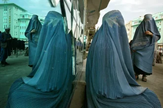 Αφγανιστάν: Οι Ταλιμπάν απαγορεύουν βιβλία γραμμένα από γυναίκες και μαθήματα για τα δικαιώματα τους