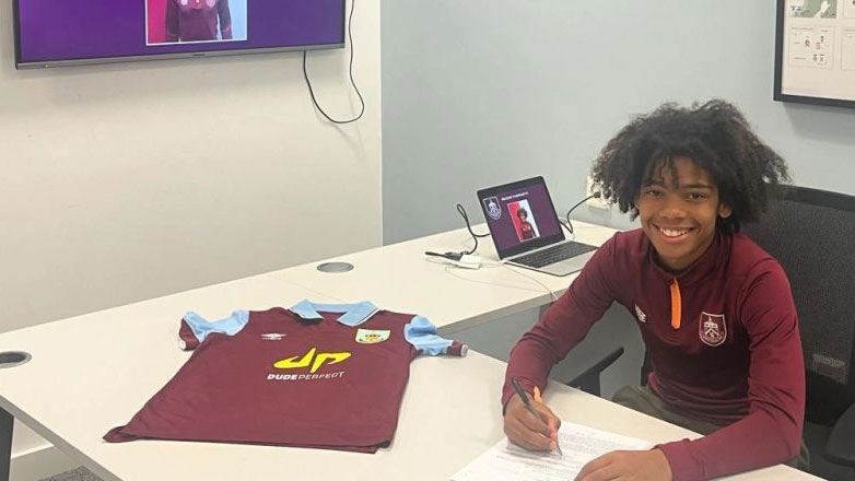 Η Μάντσεστερ Σίτι έδωσε 500 χιλιάδες ευρώ για 14χρονο επιθετικό!