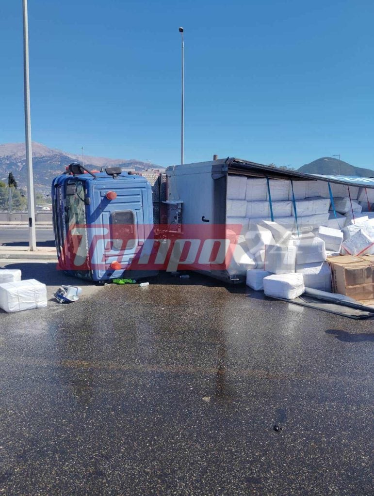 Ανατροπή νταλίκας στο νέο Λιμάνι της Πάτρας ΦΩΤΟ