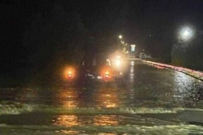 Πριν μας "αποχαιρετίσει" η κακοκαιρία προκάλεσε χαμό: Επιχείρηση απεγκλωβισμού 12 ατόμων - Χάος στα αεροδρόμια Κεφαλονιάς-Ζακύνθου - Σφοδρές βροχοπτώσεις στην Πάτρα ΦΩΤΟ