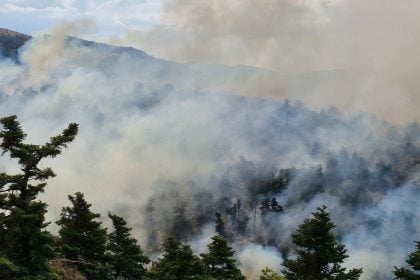 Πάτρα: Σε ύφεση η φωτιά στο Παναχαϊκό