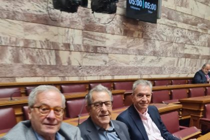 Τρεις "πρώην" βρέθηκαν στη Βουλή