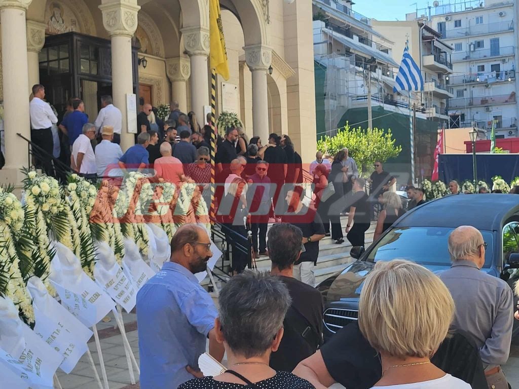 Πάτρα: Το τελευταίο αντίο στον Δημήτρη Λιόπετα-Θρήνος και πλήθος κόσμου στον Ιερό Ναό του Αγίου Διονυσίου-ΦΩΤΟ