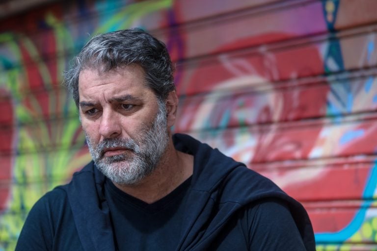 Βασίλης Μπισμπίκης: Στο τμήμα πέρασε τη νύχτα ο ηθοποιός και σήμερα οδηγείται στο αυτόφωρο