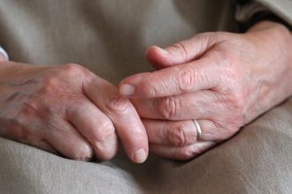 Κωσταλέξι στην Ξάνθη – 30χρονος κρατούσε 79χρονη Σουηδέζα και την έσπαγε στο ξύλο