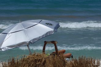 Καιρός: Καλοκαιρινό το Σαββατοκύριακο αλλά βροχές τη Δευτέρα – Θερμοκρασία πάνω από 32 βαθμούς Κελσίου