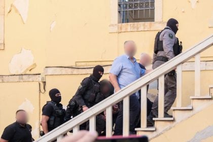 Εγκληματική οργάνωση στα Χανιά: Προφυλακίστηκαν 14 από τους κατηγορούμενους, μαραθώνιες οι απολογίες τους - Νέα εντάλματα σύλληψης για τα δύο αδέλφια που φέρονται ως «εγκέφαλοι»