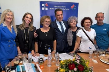 Άδωνις Γεωργιάδης: Από τα μπουκάλια και τα συνθήματα ...στα λουλούδια!