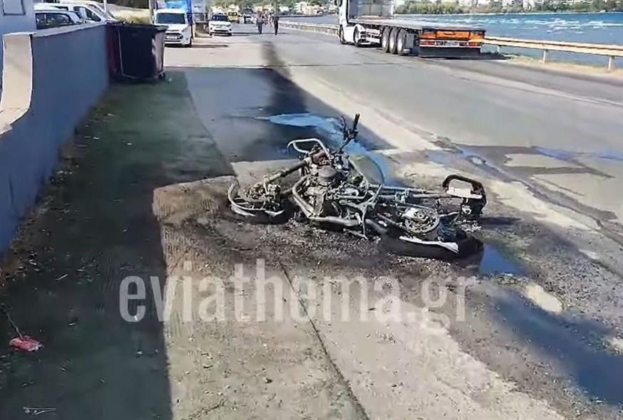 Θανατηφόρο τροχαίο στη Χαλκίδα: Ο μοτοσικλετιστής εκσφενδονίστηκε 150 μέτρα μετά τη σύγκρουση με αυτοκίνητο