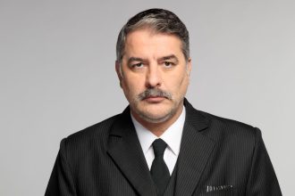 «Porto Leone»: Η πρεμιέρα που «κλείδωσε» και ο ρόλος του Βασίλη Μπισμπίκη