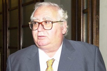 Πέθανε ο πρώην υπουργός Αλέκος Ακριβάκης - Υπήρξε ιδρυτικό μέλος του ΠΑΣΟΚ