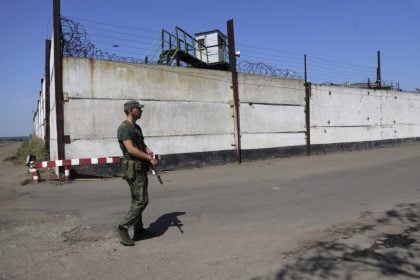 Ο Τραμπ δημιουργεί μαύρη λίστα με κράτη που κρατούν Αμερικανούς στις φυλακές
