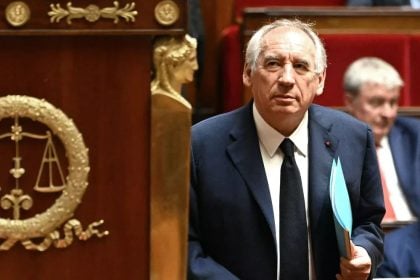 Γαλλία: Άρχισε στην Βουλή η συζήτηση για την ψήφο εμπιστοσύνης στην κυβέρνηση Μπαϊρού – «Η υποταγή στο χρέος είναι σαν υποταγή σε στρατιωτική βία»