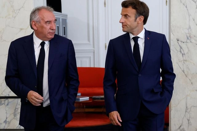 Η Γαλλία στο χείλος του γκρεμού – Ο Μπαϊρού αντιμέτωπος σήμερα με την ψήφο εμπιστοσύνης