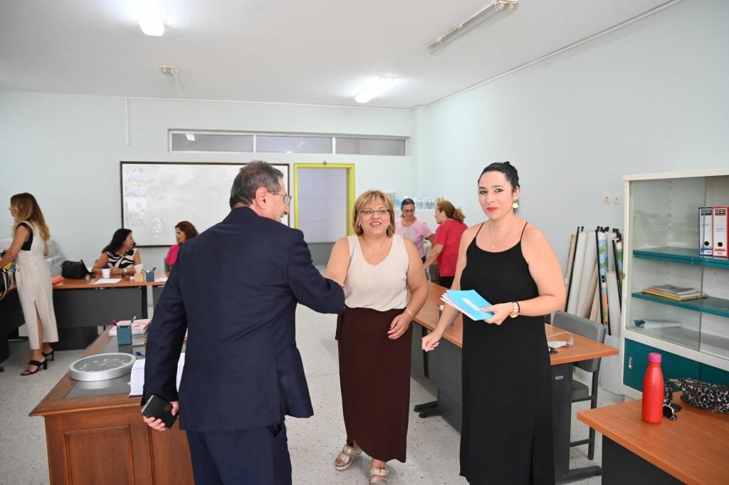 Πρώτο κουδούνι της νέας σχολικής χρονιάς στην Πάτρα - Η Δημοτική Αρχή στα σχολεία, το μήνυμα Πελετίδη (ΦΩΤΟ)