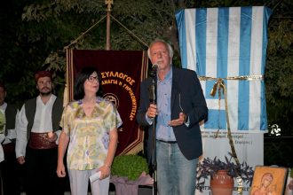 Ο αντιδήμαρχος Διονύσης Πλέσσας στα εγκαίνια του μνημείου για τη Μικρά Ασία