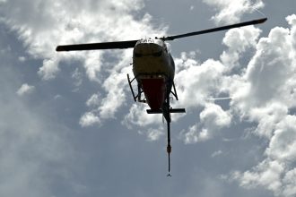 Πάτρα: Φωτιά πίσω από την Ξερόλακκα - Επιχείρηση με πυροσβεστικό ελικόπτερο