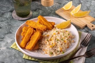Fish sticks στο air fryer με ρύζι και λαχανικά