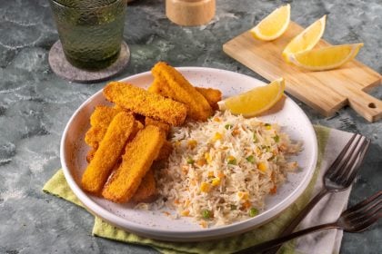 Fish sticks στο air fryer με ρύζι και λαχανικά