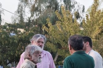 Συνάντηση Πελετίδη με τον γλύπτη Μεμά Καλογηράτο